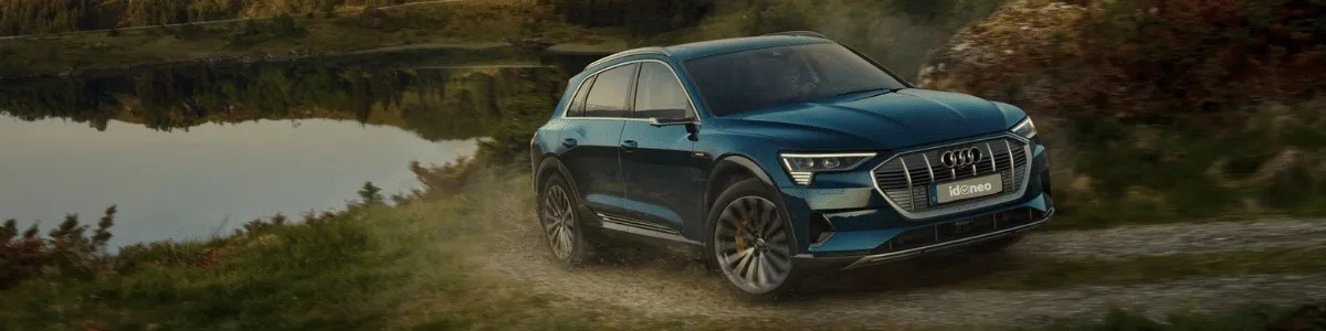 Audi e-tron por un camino de tierra - Off road