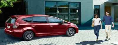 Lateral toyota Prius+