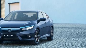 Honda Civic Sedán aparcado