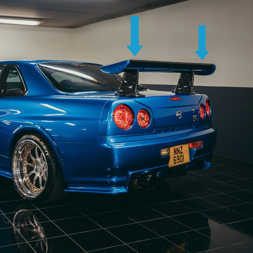 Alerón de un Nissan GT-R R-34 azul